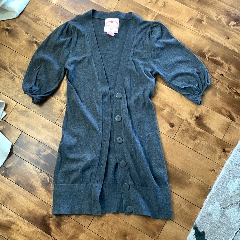 Grey short sleeve sweater